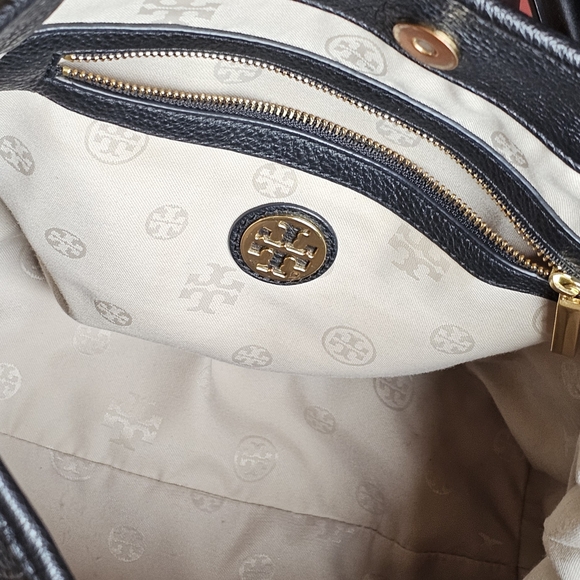 Tory Burch Amanda Black Leather Shoulder /Crossbody Bag - Picture 6 of 11